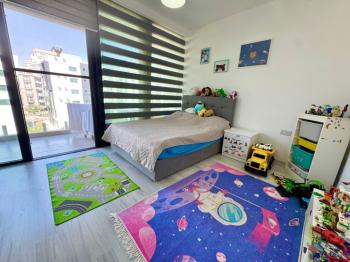 Kıbrıs Girne Merkez de Türk Tapulu Havuzlu Elit Sitede Lüks 2+1 Residence
