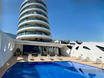Kıbrıs Girne Merkez de Türk Tapulu Havuzlu Elit Sitede Lüks 2+1 Residence