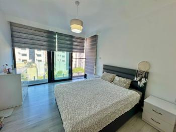 Kıbrıs Girne Merkez de Türk Tapulu Havuzlu Elit Sitede Lüks 2+1 Residence