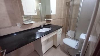 Bornova  merkezi konumda  10 yıllık binada Acil  satılık 3+1 daire 