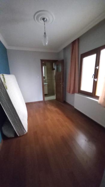 Bornova  merkezi konumda  10 yıllık binada Acil  satılık 3+1 daire 