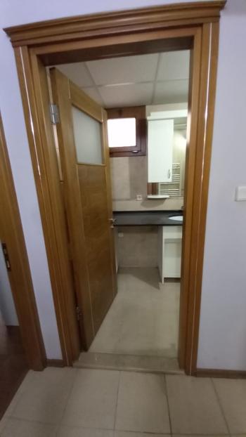 Bornova  merkezi konumda  10 yıllık binada Acil  satılık 3+1 daire 