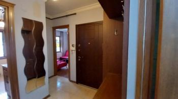 Bornova  merkezi konumda  10 yıllık binada Acil  satılık 3+1 daire 