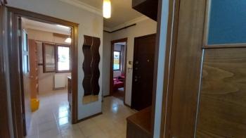 Bornova  merkezi konumda  10 yıllık binada Acil  satılık 3+1 daire 