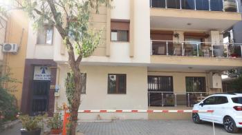 Bornova  merkezi konumda  10 yıllık binada Acil  satılık 3+1 daire 