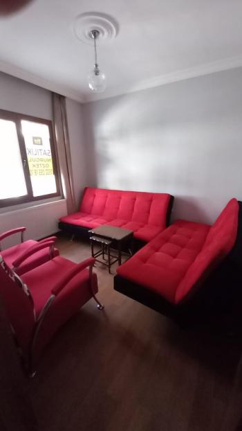 Bornova  merkezi konumda  10 yıllık binada Acil  satılık 3+1 daire 