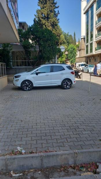 Bornova  merkezi konumda  10 yıllık binada Acil  satılık 3+1 daire 