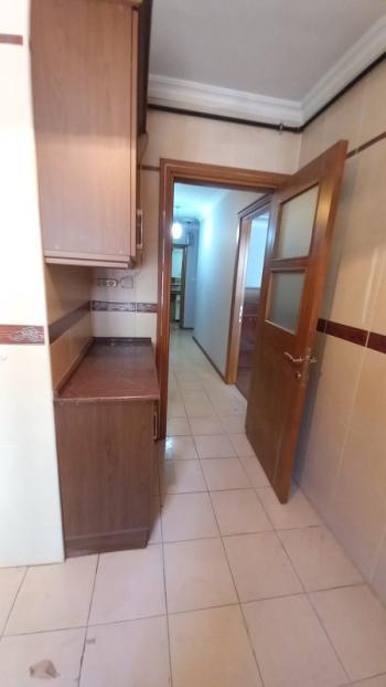 Bornova  merkezi konumda  10 yıllık binada Acil  satılık 3+1 daire 
