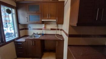 Bornova  merkezi konumda  10 yıllık binada Acil  satılık 3+1 daire 