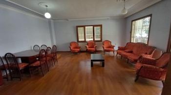 Bornova  merkezi konumda  10 yıllık binada Acil  satılık 3+1 daire 