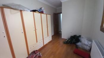 Bornova  merkezi konumda  10 yıllık binada Acil  satılık 3+1 daire 
