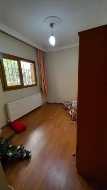 Bornova  merkezi konumda  10 yıllık binada Acil  satılık 3+1 daire 