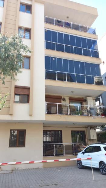 Bornova  merkezi konumda  10 yıllık binada Acil  satılık 3+1 daire 