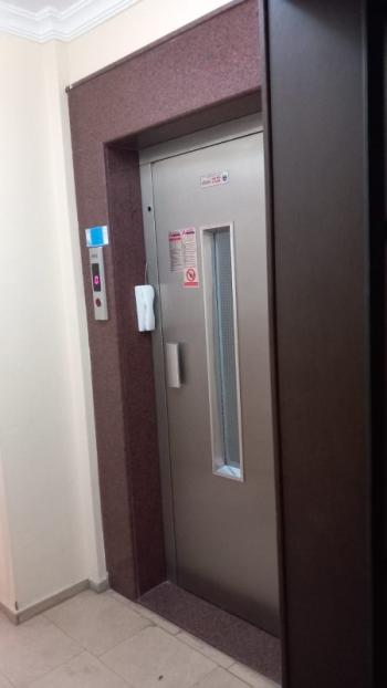 Bornova  merkezi konumda  10 yıllık binada Acil  satılık 3+1 daire 