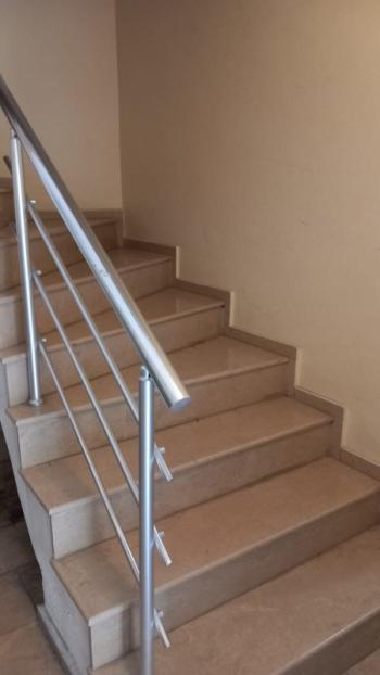 Bornova  merkezi konumda  10 yıllık binada Acil  satılık 3+1 daire 