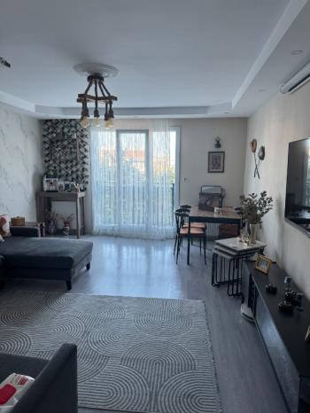BEYLİKDÜZÜ YAKUPLU’DA 2+1, BALKONLU, ÖNÜ AÇIK, METROBÜSE YAKIN DAİRE!
