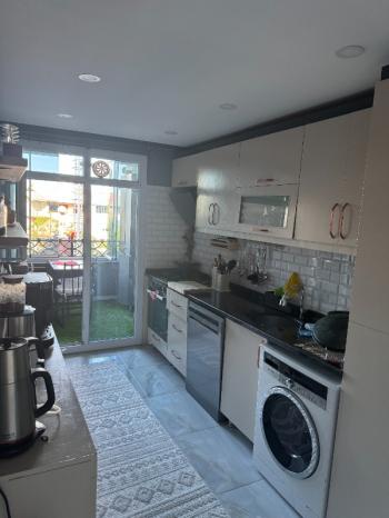 BEYLİKDÜZÜ YAKUPLU’DA 2+1, BALKONLU, ÖNÜ AÇIK, METROBÜSE YAKIN DAİRE!