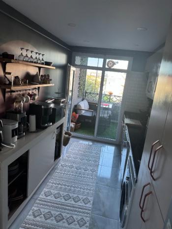 BEYLİKDÜZÜ YAKUPLU’DA 2+1, BALKONLU, ÖNÜ AÇIK, METROBÜSE YAKIN DAİRE!