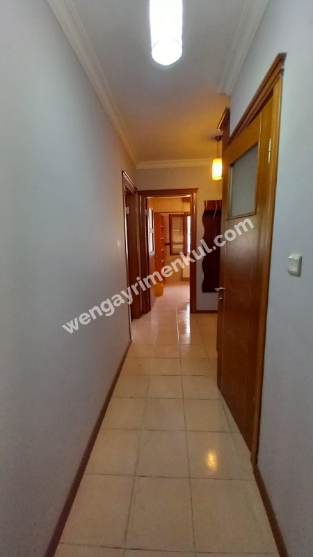 Bornova  merkezi konumda  10 yıllık binada Acil  satılık 3+1 daire 