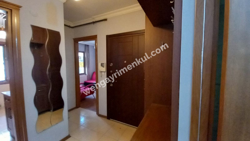 Bornova  merkezi konumda  10 yıllık binada Acil  satılık 3+1 daire 
