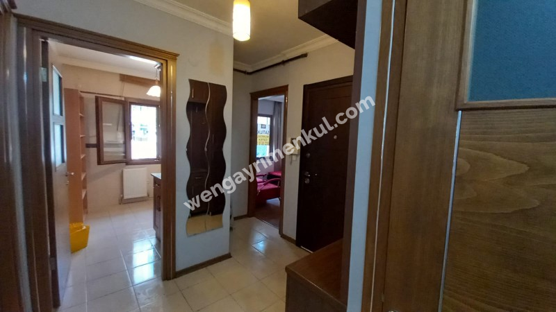 Bornova  merkezi konumda  10 yıllık binada Acil  satılık 3+1 daire 