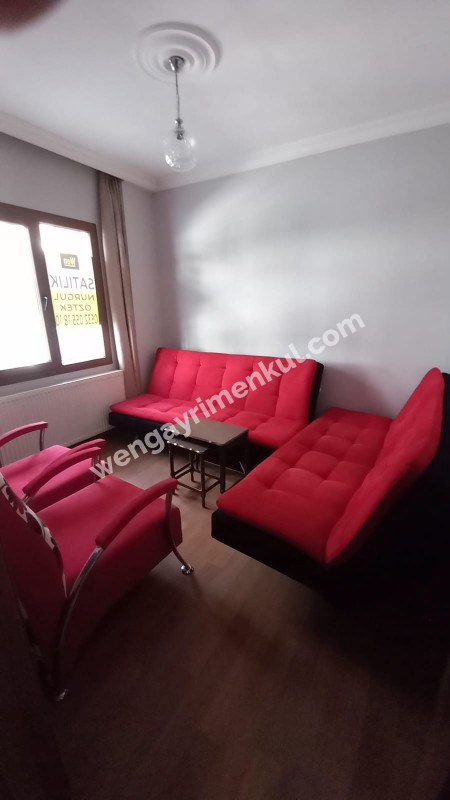 Bornova  merkezi konumda  10 yıllık binada Acil  satılık 3+1 daire 