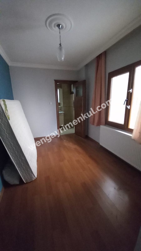 Bornova  merkezi konumda  10 yıllık binada Acil  satılık 3+1 daire 