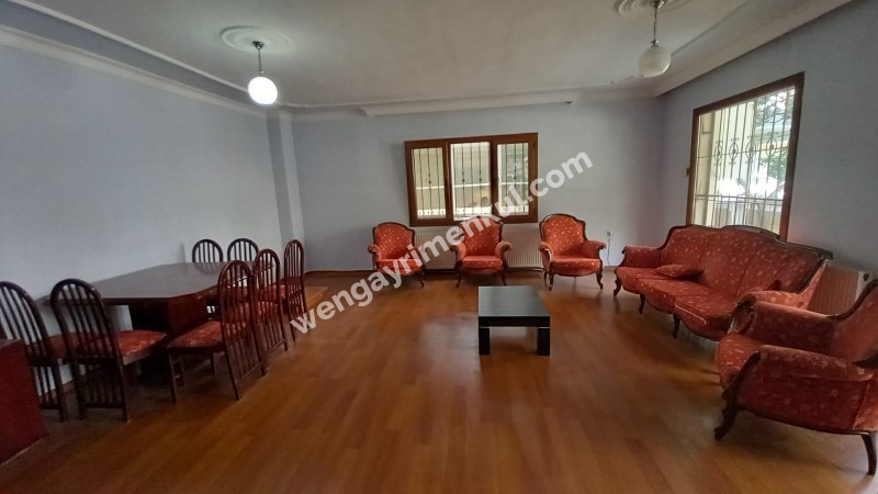 Bornova  merkezi konumda  10 yıllık binada Acil  satılık 3+1 daire 