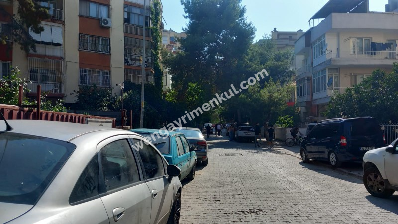 Bornova  merkezi konumda  10 yıllık binada Acil  satılık 3+1 daire 