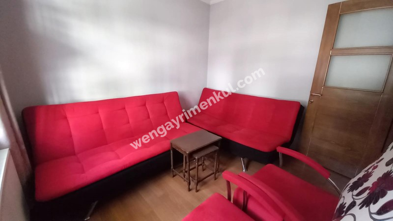 Bornova  merkezi konumda  10 yıllık binada Acil  satılık 3+1 daire 