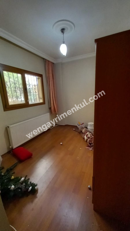 Bornova  merkezi konumda  10 yıllık binada Acil  satılık 3+1 daire 