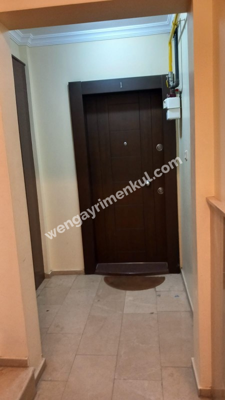 Bornova  merkezi konumda  10 yıllık binada Acil  satılık 3+1 daire 