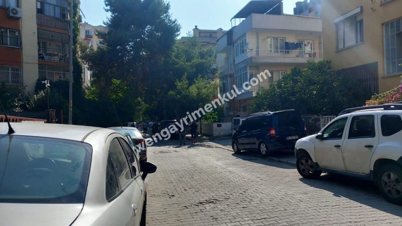 Bornova  merkezi konumda  10 yıllık binada Acil  satılık 3+1 daire 