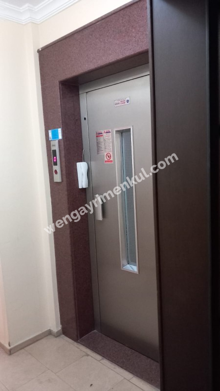Bornova  merkezi konumda  10 yıllık binada Acil  satılık 3+1 daire 