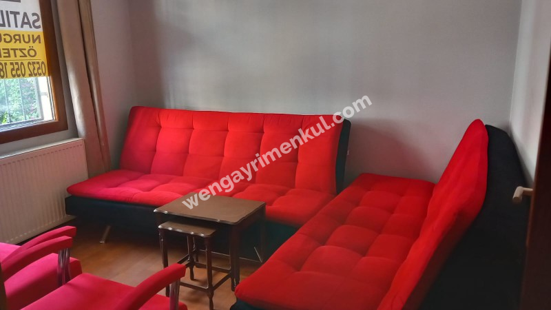 Bornova  merkezi konumda  10 yıllık binada Acil  satılık 3+1 daire 