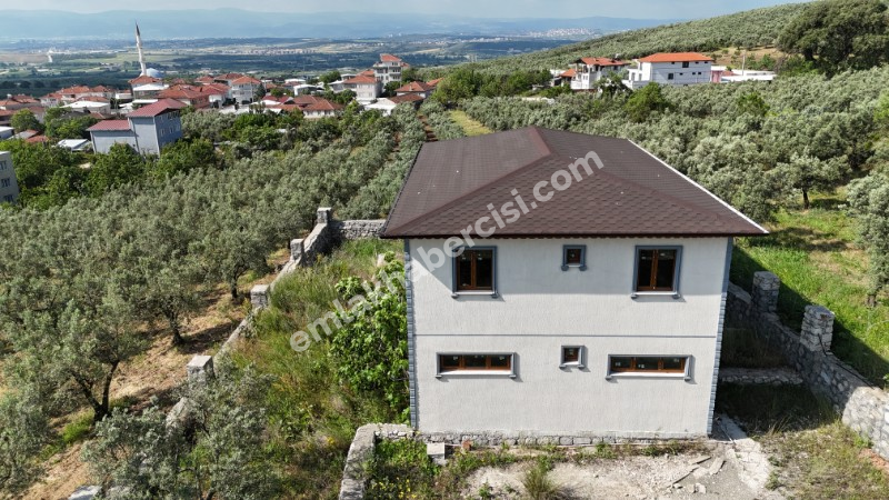 EMLAK HABERCİSİ 'NDEN MUDANYA MÜRSEL'DE KÖYİÇİNE SINIR SATILIK 3.100 M2 ARAZİ ve 2 KATLI MÜSTAKİL EV