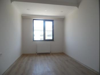 RESMİ KURUMLARA YAKIN 1+1 AMERİKAN MUTFAKLI DAİRE 