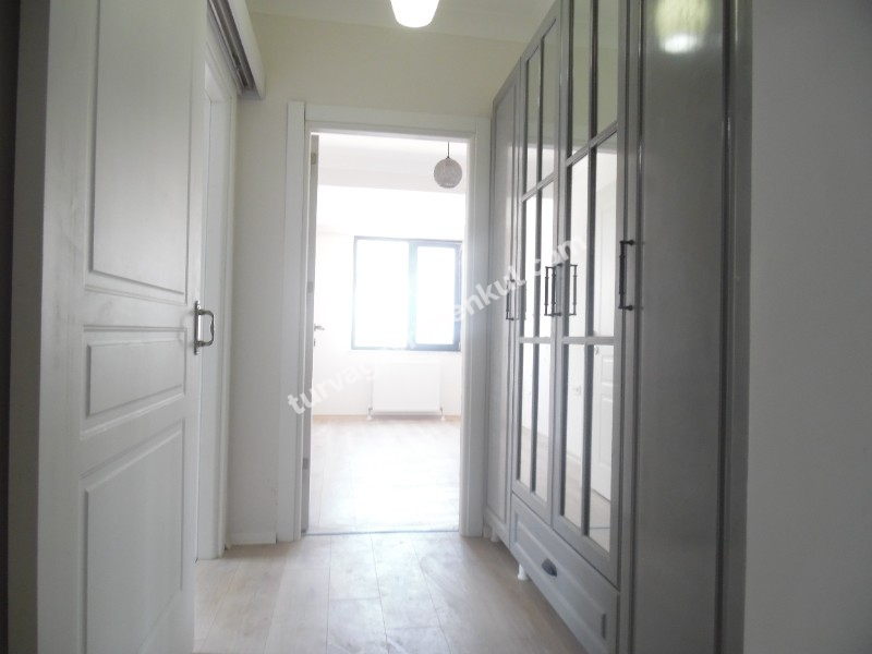 RESMİ KURUMLARA YAKIN 1+1 AMERİKAN MUTFAKLI DAİRE 