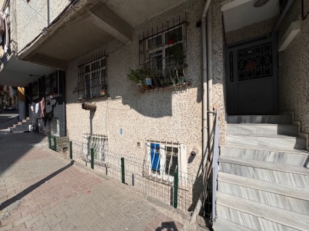 Yeşilpınar'da Metroya Yakın 2+1 Bahçe Katı Satılık Daire