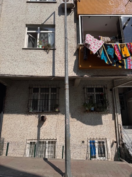 Yeşilpınar'da Metroya Yakın 2+1 Bahçe Katı Satılık Daire
