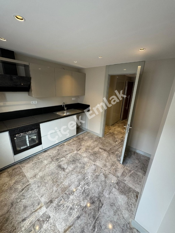 Siris Park Evleri'nde 4.Kat Geniş 2+1 | Net 90 m² | Çift Banyolu | Balkonlu
