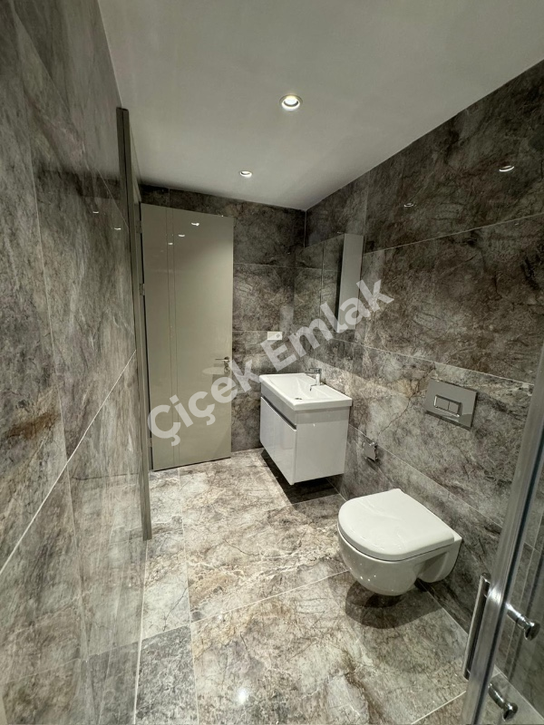 Siris Park Evleri'nde 4.Kat Geniş 2+1 | Net 90 m² | Çift Banyolu | Balkonlu