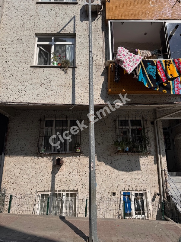 Yeşilpınar'da Metroya Yakın 2+1 Bahçe Katı Satılık Daire
