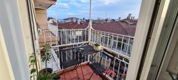 MODA'DA DENİZ MANZARALI BALKONLU VE ASANSÖRLÜ 3+1