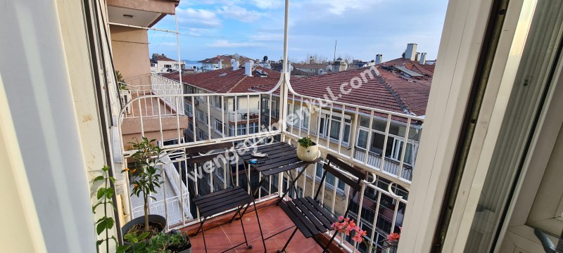 MODA'DA DENİZ MANZARALI BALKONLU VE ASANSÖRLÜ 3+1