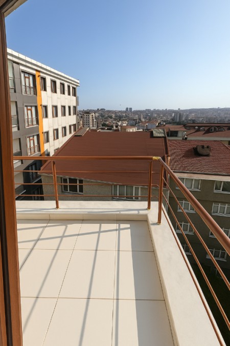 Yeşilpınar'da Cadde Üzeri Metroya Yakın 4+1 Satılık Dubleks