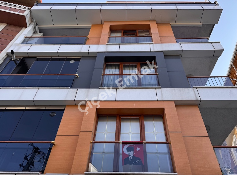 Yeşilpınar'da Cadde Üzeri Metroya Yakın 4+1 Satılık Dubleks