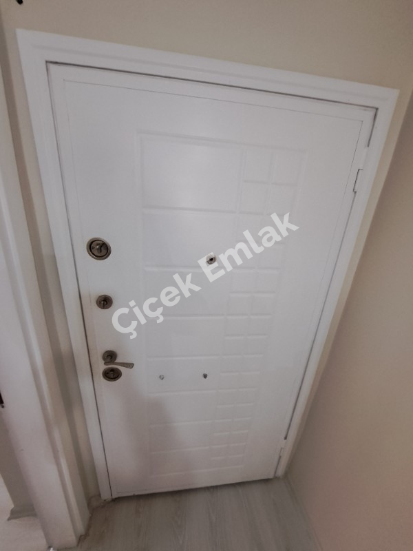Yeşilpınar Cadde Üzeri 2+1 Balkonlu 1.Kat Satılık Daire