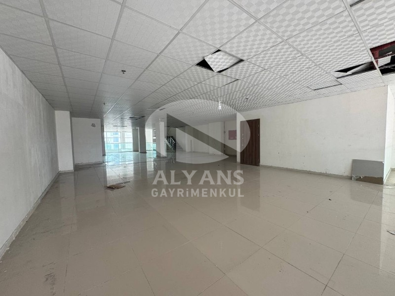 ALYANS'TAN YOL ÜZERİ TABELA DEĞERİ YÜKSEK KOMPLE KİRALIK İŞ YERİ