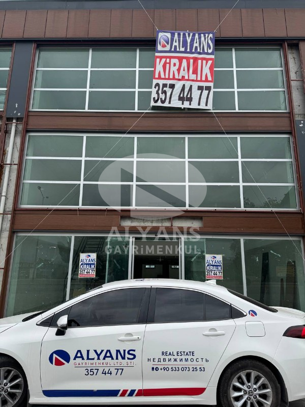 ALYANS'TAN YOL ÜZERİ TABELA DEĞERİ YÜKSEK KOMPLE KİRALIK İŞ YERİ